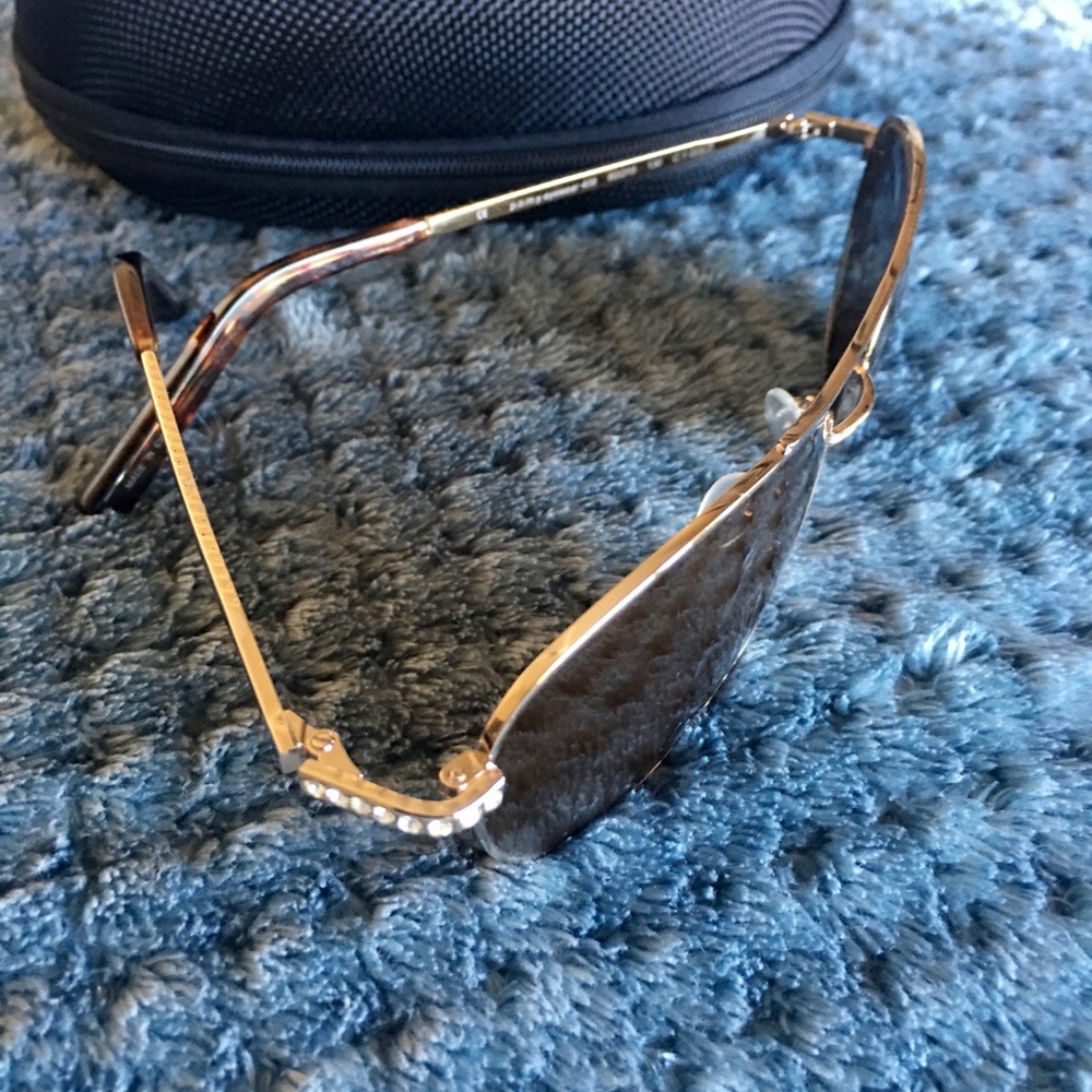 Sunglasses - Picture 4 of 4
